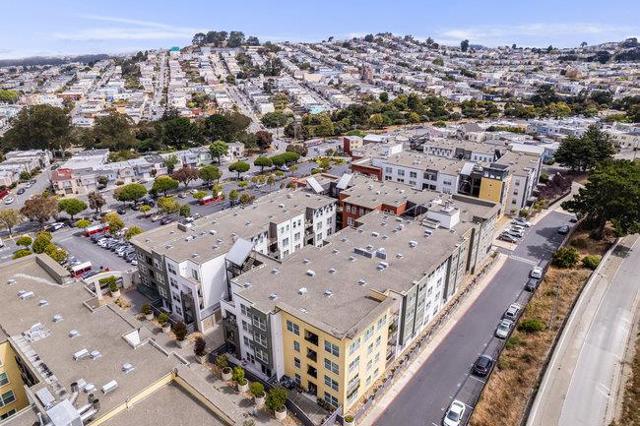 8200 Oceanview Terrace, San Francisco CA: https://media.crmls.org/mediaz/2b5ff6d2-d6a5-4936-a998-8e1c775d5f17.jpg