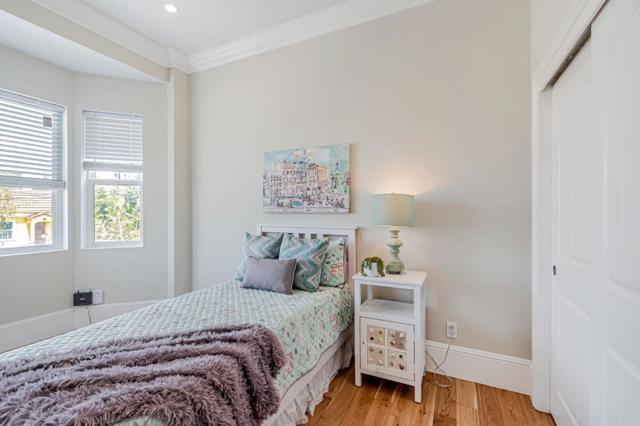 1633 15th Street, Oakland CA: https://media.crmls.org/mediaz/2b6093ec-bddc-49a4-9e37-45ab55081978.jpg