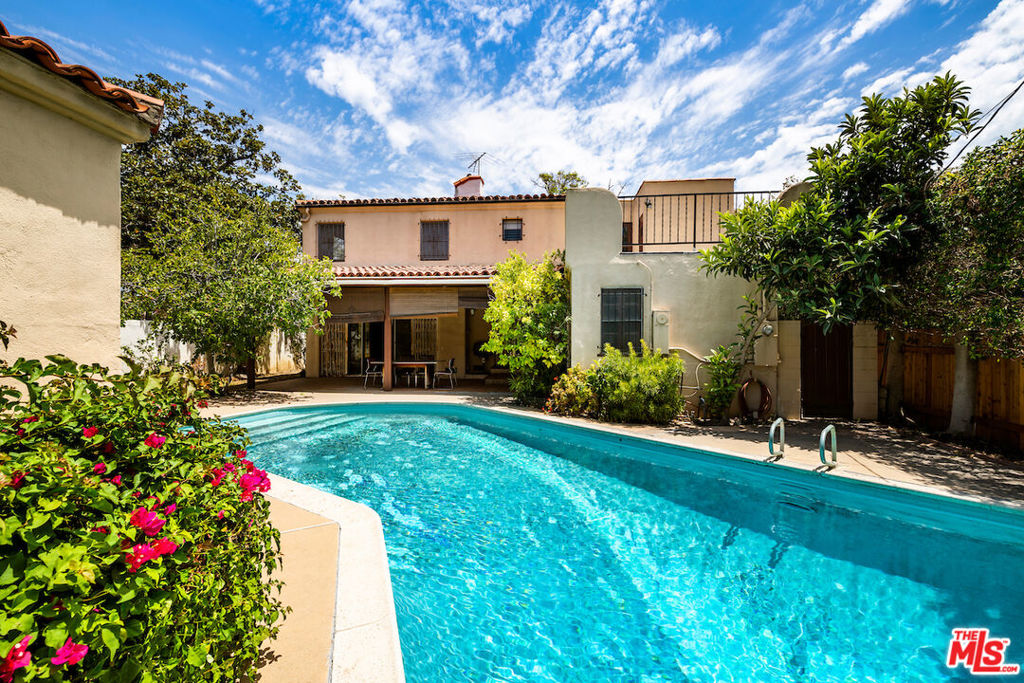 301 S Oakhurst Drive, Beverly Hills, CA 90212
