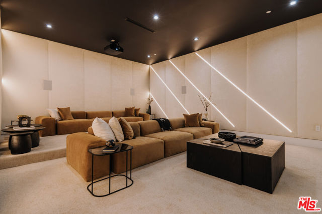 260 S Canyon View Drive, Los Angeles CA: https://media.crmls.org/mediaz/2b612a38-f578-4666-83af-007726239917.jpg