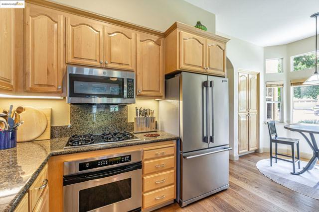 548 Gabriel Ct, Walnut Creek CA: https://media.crmls.org/mediaz/2b6155cb-9f9a-418f-a305-f73c0bddcad9.jpg