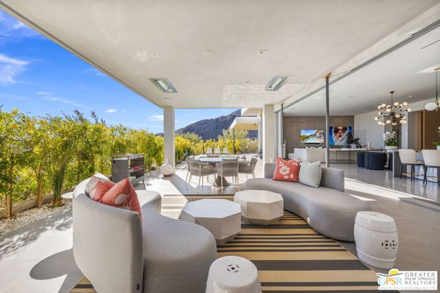 2381 Vista Palizada Drive, Palm Springs CA: https://media.crmls.org/mediaz/2b61af46-8245-4ff4-8d10-054585830725.jpg