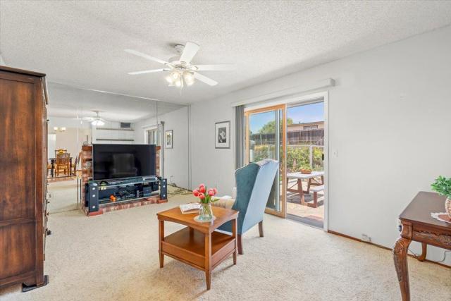 137 Silverwood Place, Marina CA: https://media.crmls.org/mediaz/2b62049f-0c8f-4680-8908-bd090f0e8c6e.jpg