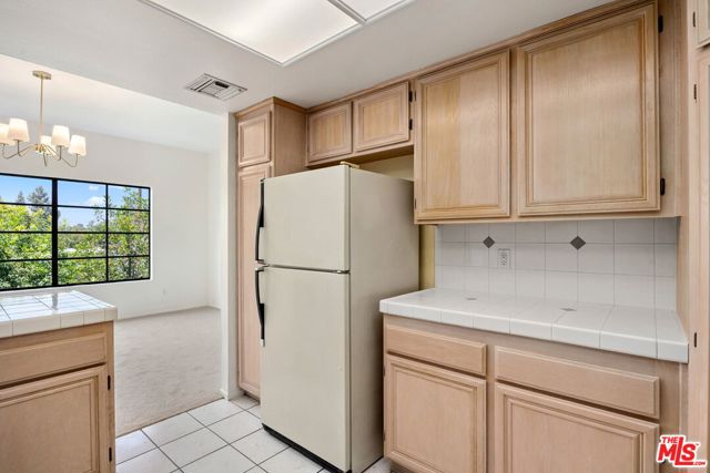 14050 Magnolia Boulevard, Sherman Oaks CA: https://media.crmls.org/mediaz/2b622847-7a9b-4c7e-9b7e-ac5b7894fa07.jpg