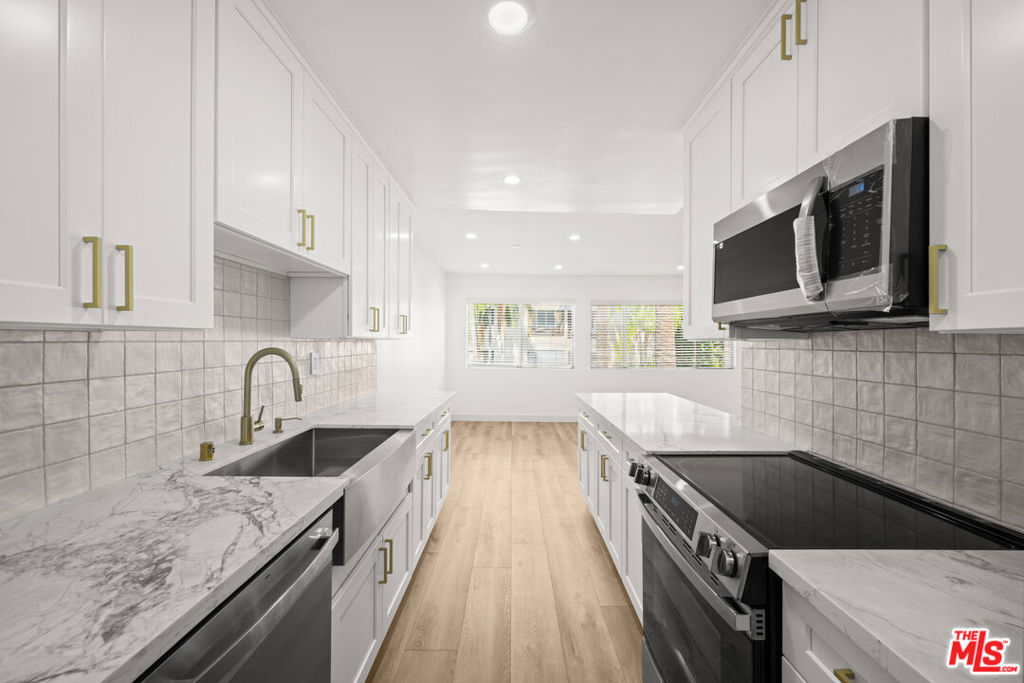 136 S Palm Drive #201
