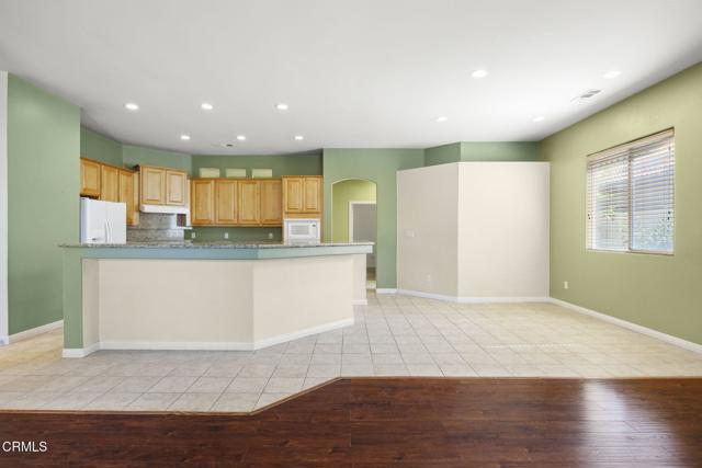 13418 Giro Drive, Bakersfield CA: https://media.crmls.org/mediaz/2b623d52-2218-46ce-8cba-b832cfb5451c.jpg