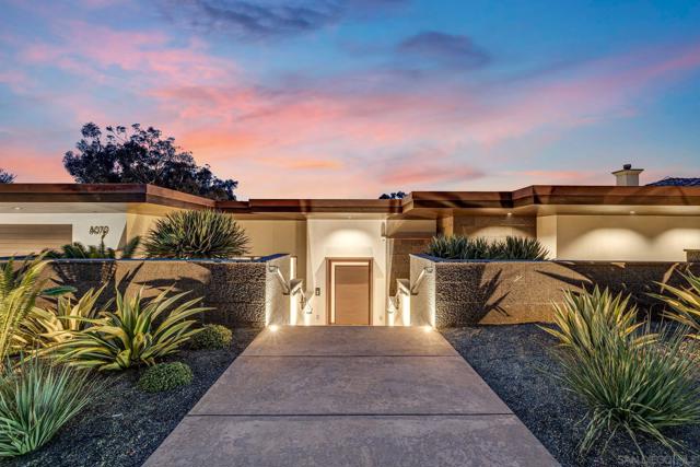 8070 La Jolla Scenic Dr N, La Jolla CA: https://media.crmls.org/mediaz/2b6373b9-f49f-4a84-8d4b-73e51b4cf7e7.jpg