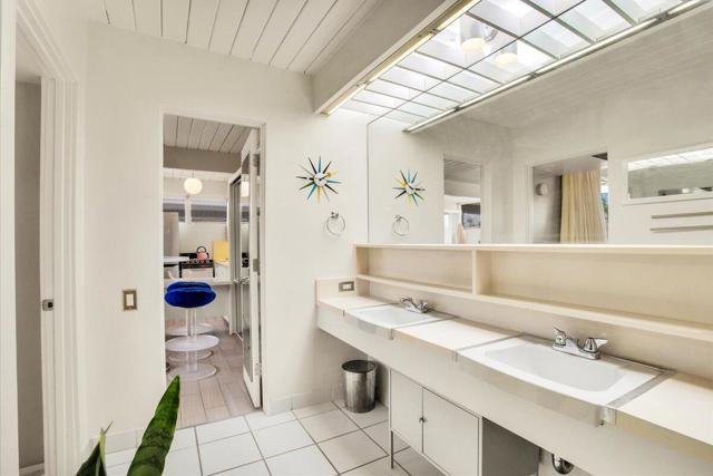 1111 E Palm Canyon Drive, Palm Springs CA: https://media.crmls.org/mediaz/2b638769-5f9e-4611-90f3-b3314a542273.jpg