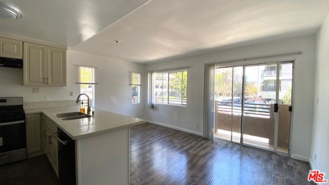 701 S Kingsley Drive, Los Angeles CA: https://media.crmls.org/mediaz/2b63ffa0-421e-4ddf-bf13-288257788590.jpg