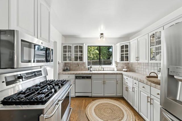 1422 W Selby Lane, Redwood City CA: https://media.crmls.org/mediaz/2b6484d6-eaea-434e-b7a9-8e0c051db09e.jpg