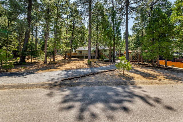 52551 Pine Ridge Road, Idyllwild CA: https://media.crmls.org/mediaz/2b655d70-71bd-4d58-ae9f-67dc0f802121.jpg