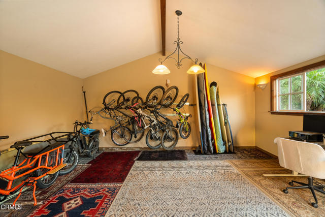 379 Rancho Drive, Ventura CA: https://media.crmls.org/mediaz/2b6584b5-3404-4735-afb8-a1749a3da89c.jpg