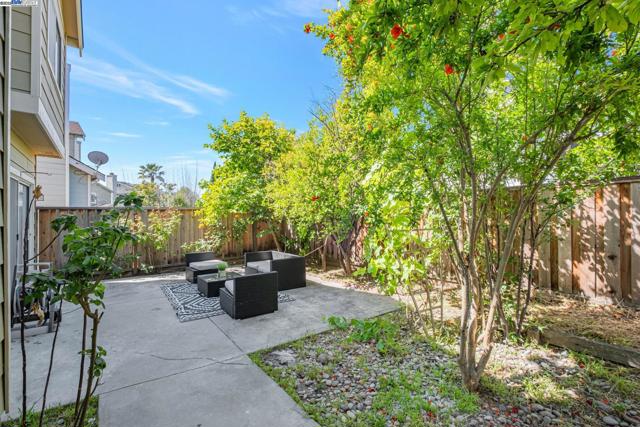 34319 Platinum Ter, Fremont CA: https://media.crmls.org/mediaz/2b659e9b-a75e-4673-8542-8cb64cbbc1a6.jpg