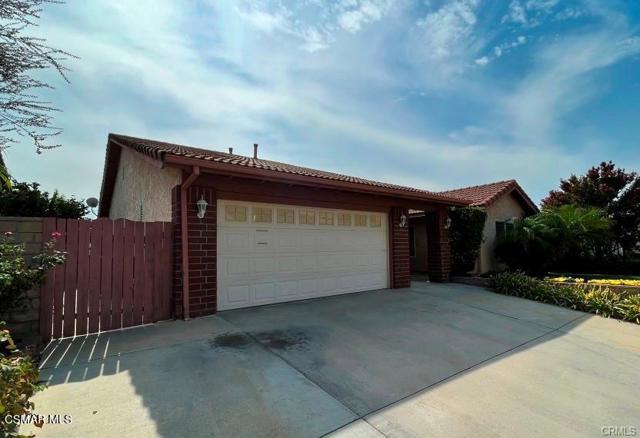 13338 Canyon Ridge Lane, Granada Hills CA: https://media.crmls.org/mediaz/2b65a587-a2a2-4c14-8ce6-bff8877d9672.jpg