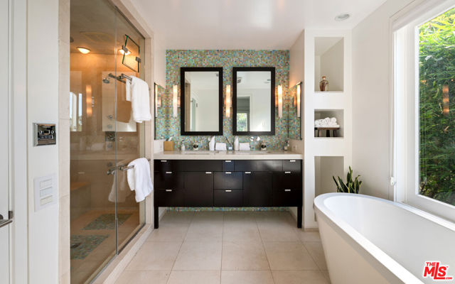 1415 Summitridge Drive, Beverly Hills CA: https://media.crmls.org/mediaz/2b66331f-04fd-40ad-b6e5-7ca860caa02d.jpg