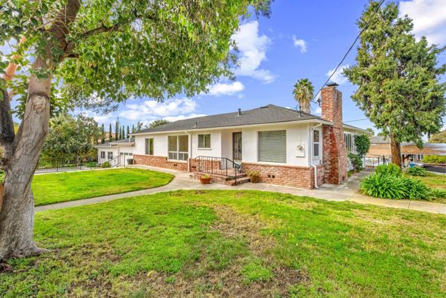 2363 Pleasant Acres Drive, San Jose CA: https://media.crmls.org/mediaz/2b672001-024a-4a86-a5a3-1907964cc574.jpg