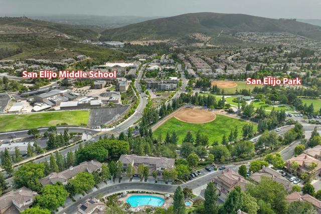 1367 Sky Ridge, San Marcos CA: https://media.crmls.org/mediaz/2b672a48-e514-4071-8622-3e75519e639c.jpg