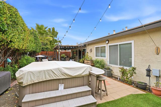 4490 Buckthorn Ct, Concord CA: https://media.crmls.org/mediaz/2b67c502-be4b-429b-a719-50358e433e1c.jpg