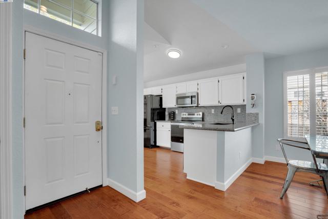 631 Splitrail Ct, Livermore CA: https://media.crmls.org/mediaz/2b689db1-fefc-4722-a214-ffc5c1df0046.jpg
