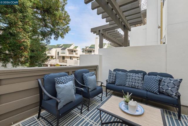 68 Mozden Ln, Pleasant Hill CA: https://media.crmls.org/mediaz/2b68aa47-6854-450a-8b03-4915f7746769.jpg