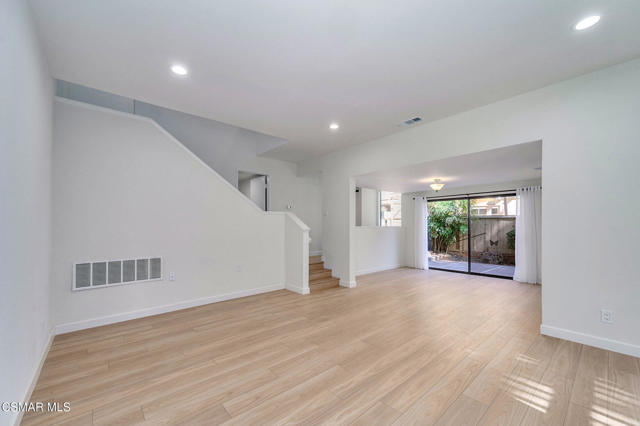 3011 Marigold Place, Thousand Oaks CA: https://media.crmls.org/mediaz/2b69a67a-bd4a-4e03-b582-6850c38880ce.jpg