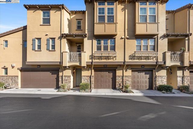 93 Catania Cmn, Fremont CA: https://media.crmls.org/mediaz/2b6a2263-6896-42c3-8a1b-2655451fb057.jpg