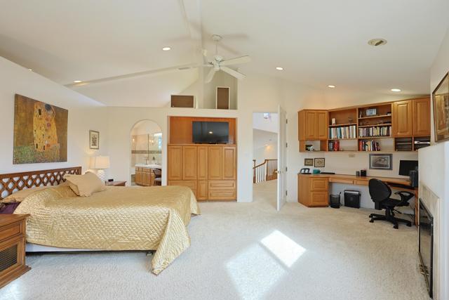 638 Margarita Ave, Coronado CA: https://media.crmls.org/mediaz/2b6a6c37-597d-4f32-9ab9-ff776065893a.jpg