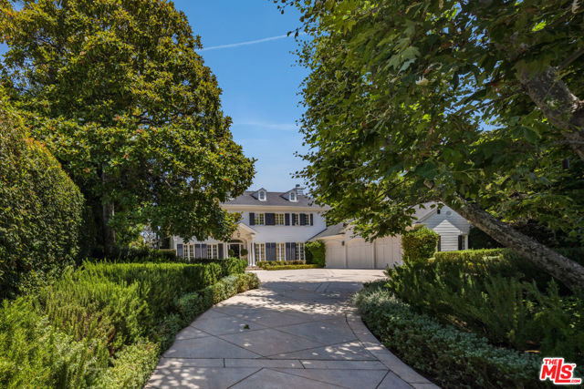 130 S Cliffwood Avenue, Los Angeles CA: https://media.crmls.org/mediaz/2b6a9d24-7c60-4abc-ac4f-599740e46e3d.jpg