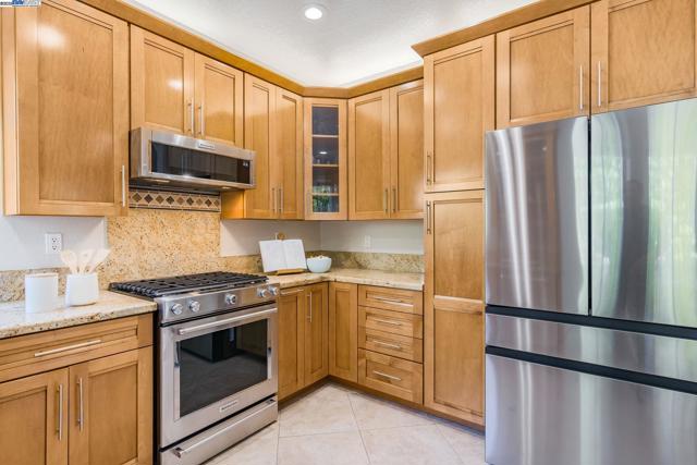 5373 Shamrock Cmn, Fremont CA: https://media.crmls.org/mediaz/2b6ab93c-cbfb-47c4-bf70-9cdce026827d.jpg