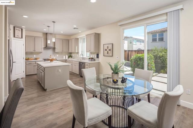 270 Guthrie Lane, Brentwood CA: https://media.crmls.org/mediaz/2b6aecc5-295a-45e5-9667-2084d84a55fe.jpg