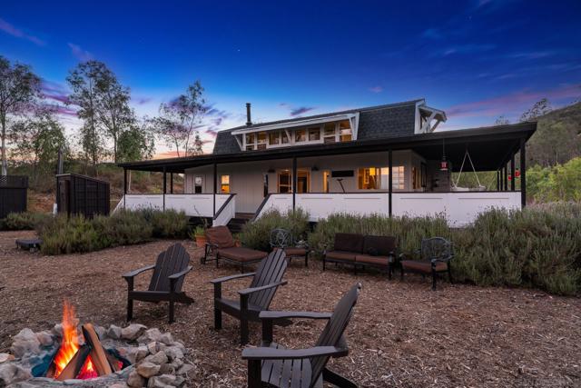 23898 Crown Hill Ln, Escondido CA: https://media.crmls.org/mediaz/2b6b029c-5519-4764-9b05-e00e36b9795c.jpg