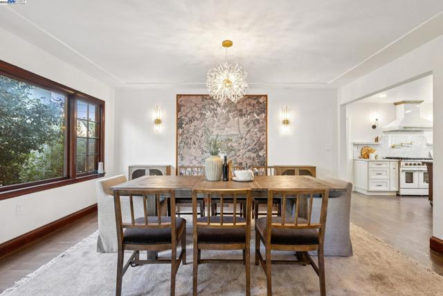 1728 Cambridge Dr, Alameda CA: https://media.crmls.org/mediaz/2b6b2b7f-a8f9-40da-9a36-4bf09349ca55.jpg