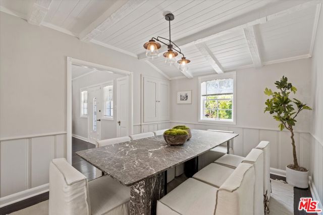 560 N Croft Avenue, West Hollywood CA: https://media.crmls.org/mediaz/2b6b6daa-4ffe-4463-931f-953cbc6a1c9c.jpg
