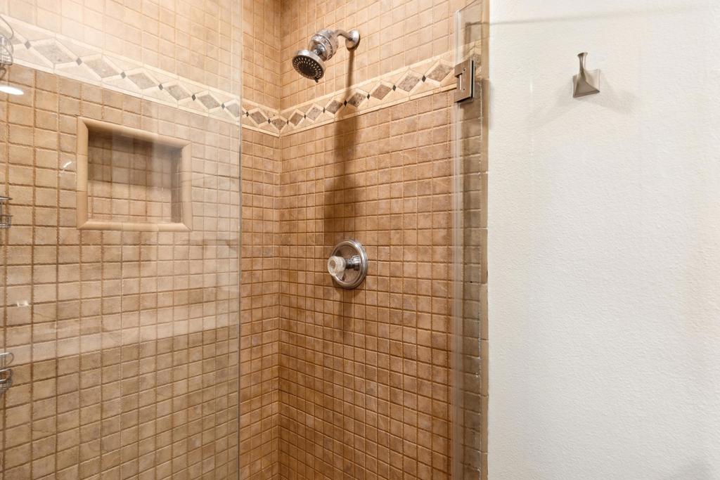 https://media.crmls.org/mediaz/2b6bcd12-3444-4bdf-8b68-3e7281ca894d.jpg?preset=X-Large