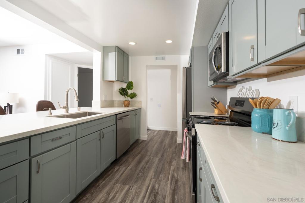 1040 Washington Ave - photo 6