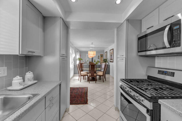 Image 7 of 35 For 2180 Palm Canyon Drive 34