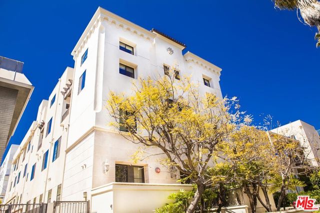 11649 Mayfield Avenue, Los Angeles CA: https://media.crmls.org/mediaz/2b6c45a1-92fc-41a1-b695-5b964a5c2ed9.jpg