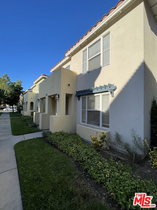 121 Cancion Way, Los Angeles CA: https://media.crmls.org/mediaz/2b6c5a93-c00c-4c90-8c41-22c825db0c4a.jpg