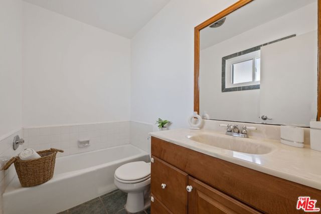 1730 Camden Avenue, Los Angeles CA: https://media.crmls.org/mediaz/2b6d0ef9-2941-42fc-9596-5aa7d9826495.jpg