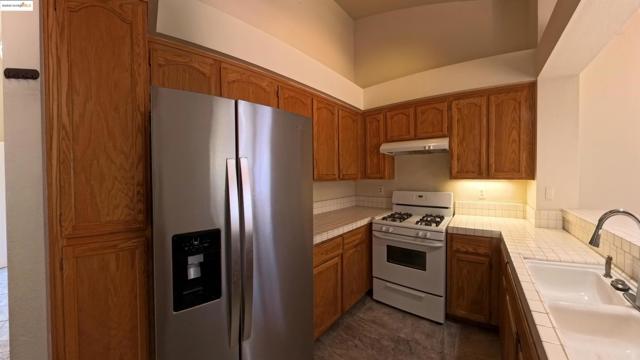 841 Windmeadows Dr, Brentwood CA: https://media.crmls.org/mediaz/2b6e26ce-cccb-4069-b60d-4b973bc227fe.jpg