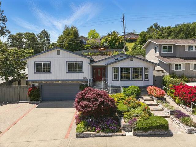 698 Emerald Hill Road, Redwood City CA: https://media.crmls.org/mediaz/2b6e3e9d-3a58-4b21-9051-828639f49d1c.jpg