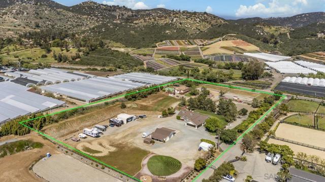 3232 N Twin Oaks Valley Rd, San Marcos CA: https://media.crmls.org/mediaz/2b6e82e9-753f-4349-8411-5aca719dd661.jpg