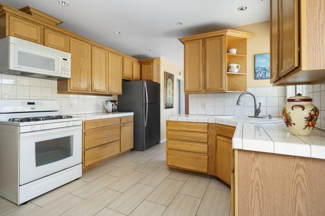 69895 Papaya Lane, Cathedral City CA: https://media.crmls.org/mediaz/2b6ecdd5-47c6-4be3-bf21-123db3e9ab28.jpg