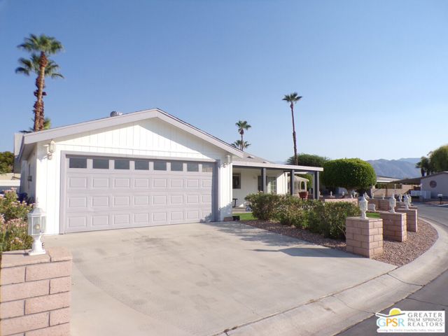 38153 Noble Canyon Drive, Palm Desert CA: https://media.crmls.org/mediaz/2b6ee401-e926-4ce0-af47-e6e9591e462d.jpg