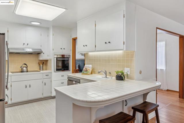 827 Norvell St, El Cerrito CA: https://media.crmls.org/mediaz/2b6f0307-81b5-4bba-a72d-84ea71f4a36c.jpg