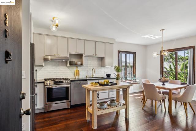 2633 Benvenue, Berkeley CA: https://media.crmls.org/mediaz/2b6fcc19-5951-41fb-9366-5a0d772c656f.jpg