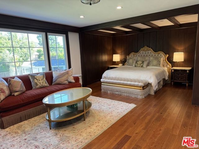 814 Foothill Road, Beverly Hills CA: https://media.crmls.org/mediaz/2b6fe0d9-e35e-46d5-a9a0-958c087693f0.jpg