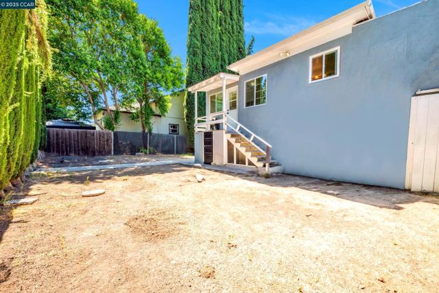 367 Rose Avenue, Pleasanton CA: https://media.crmls.org/mediaz/2b7012ba-cb10-477c-a7c5-122169443882.jpg