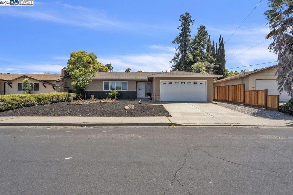 914 Wagoner Dr