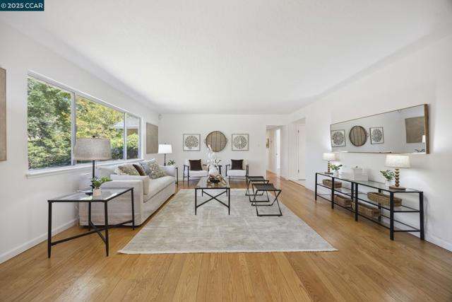 38 Oakdene Ct, Walnut Creek CA: https://media.crmls.org/mediaz/2b70b8f2-a4a9-4b8f-a74c-3d3181602daa.jpg